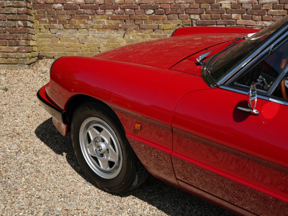 Image 20/50 of Alfa Romeo 2.0 Spider (1990)