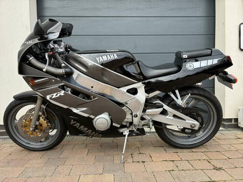 Image 2/18 of Yamaha FZR 400 (1998)
