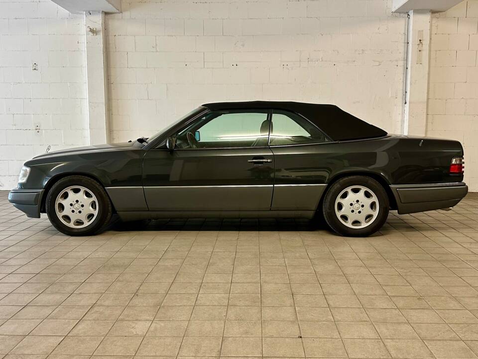 Imagen 4/14 de Mercedes-Benz E 220 (1993)