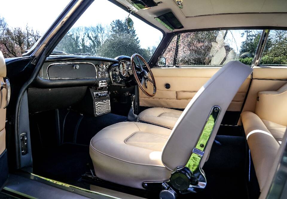 Bild 28/30 von Aston Martin DB 6 Vantage (1966)