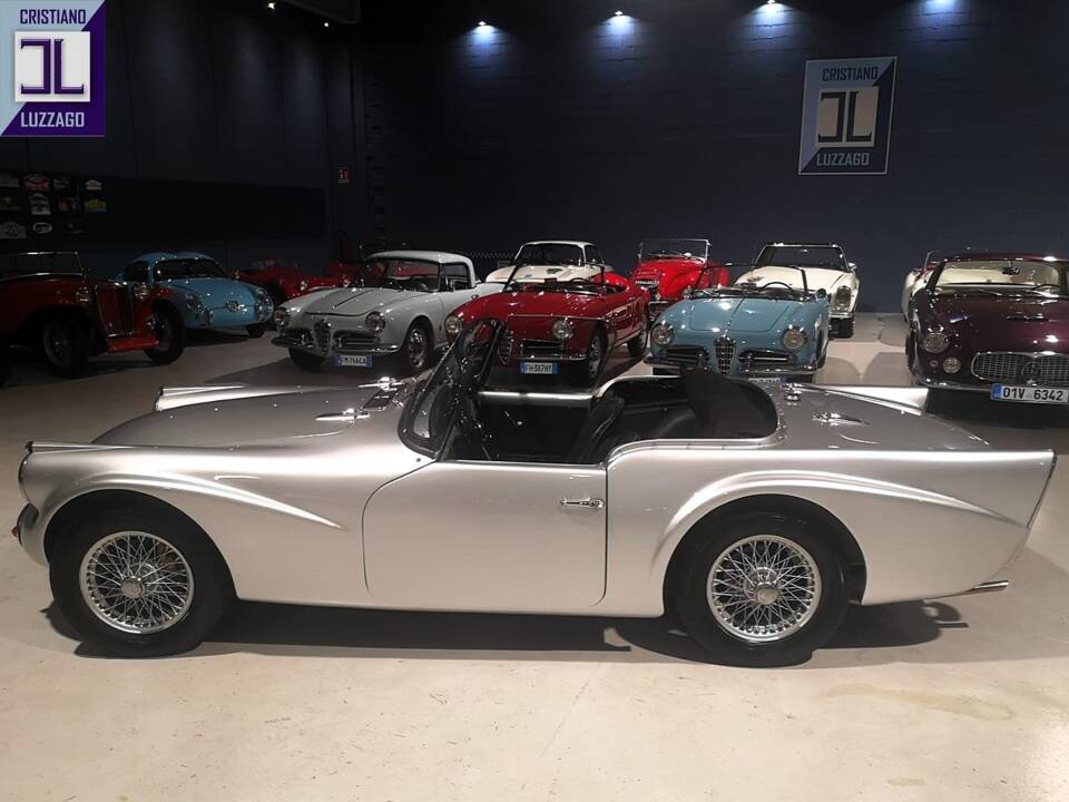 Image 4/37 of Daimler SP 250 (1960)