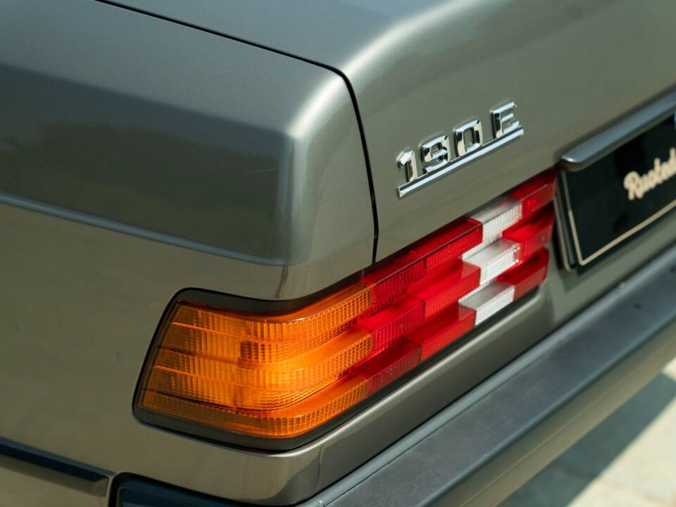 Immagine 25/50 di Mercedes-Benz 190 E (1987)