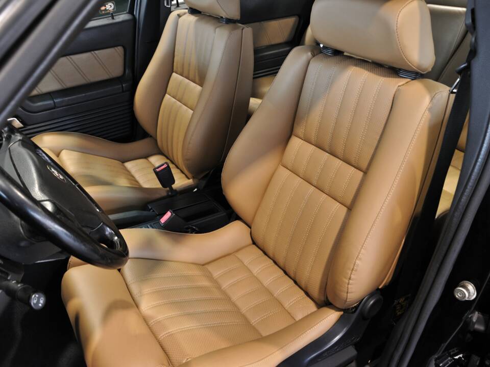 Image 29/33 of Alfa Romeo 164 3.0 24V Q4 (1996)