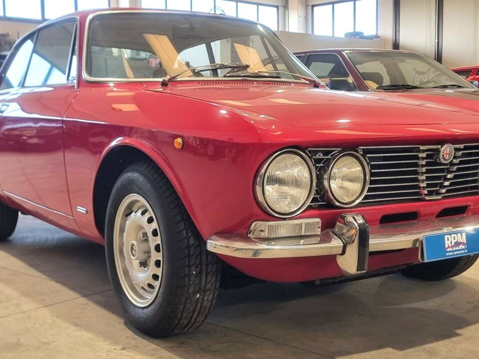 Image 1/4 de Alfa Romeo 2000 GT Veloce (1973)