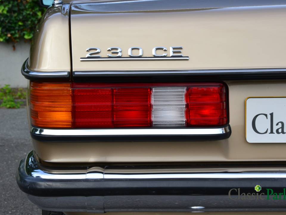 Image 18/50 de Mercedes-Benz 230 CE (1982)