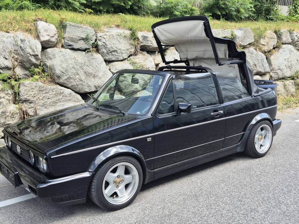 Bild 2/12 von Volkswagen Golf Mk I Convertible 1.8 (1993)