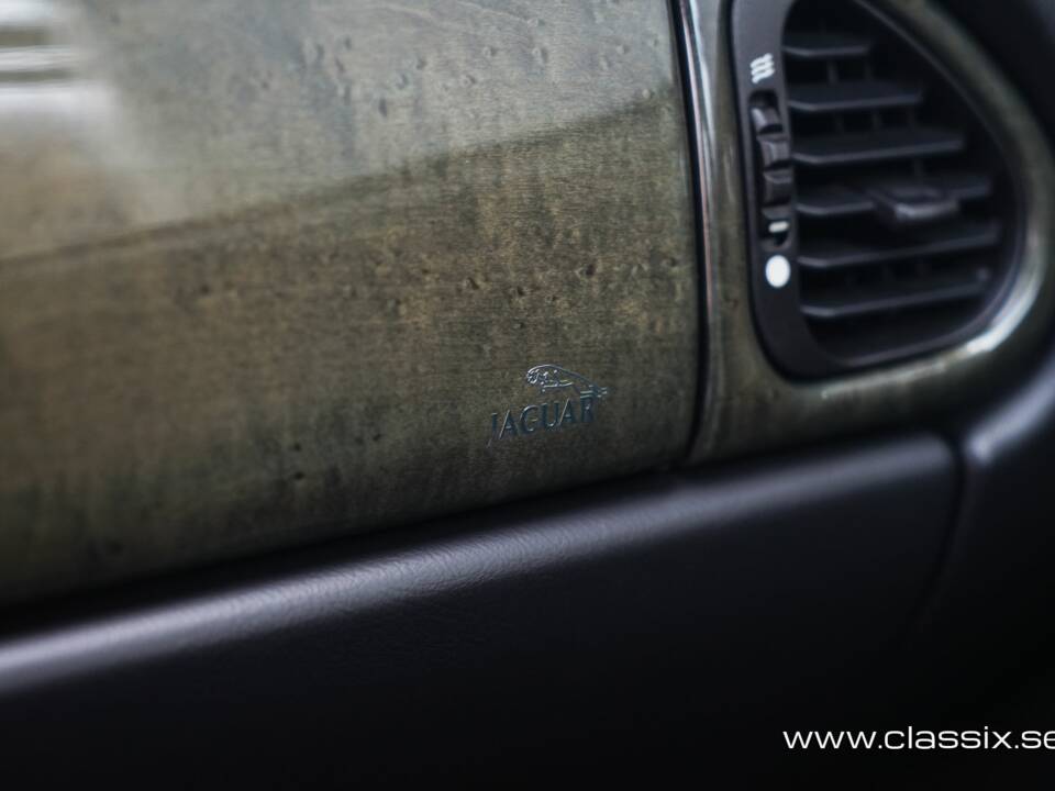 Image 28/29 of Jaguar XKR (2003)