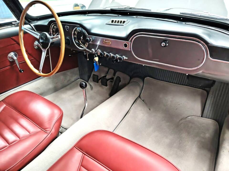 Afbeelding 37/55 van Lancia Flaminia GT 2.5 3C Touring (1963)