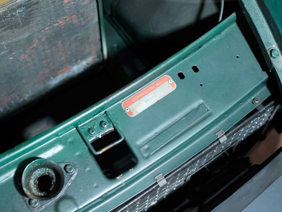 Bild 36/38 von MG MGB GT (1975)