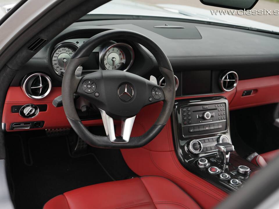 Image 8/26 de Mercedes-Benz SLS AMG (2011)