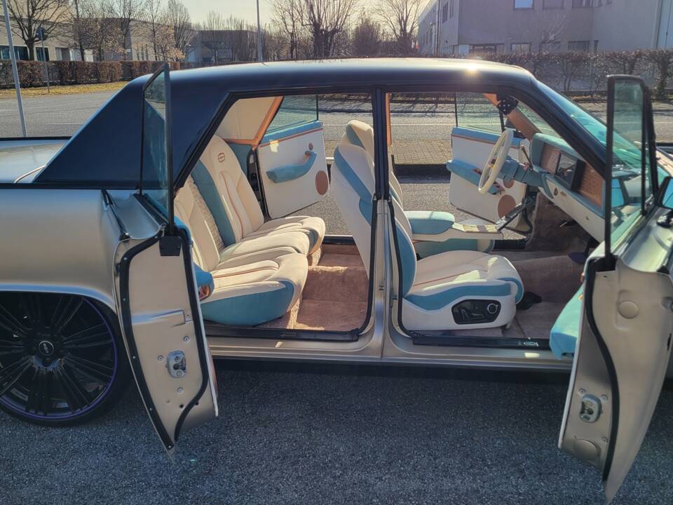 Image 12/18 of Lincoln Continental Sedan (1965)