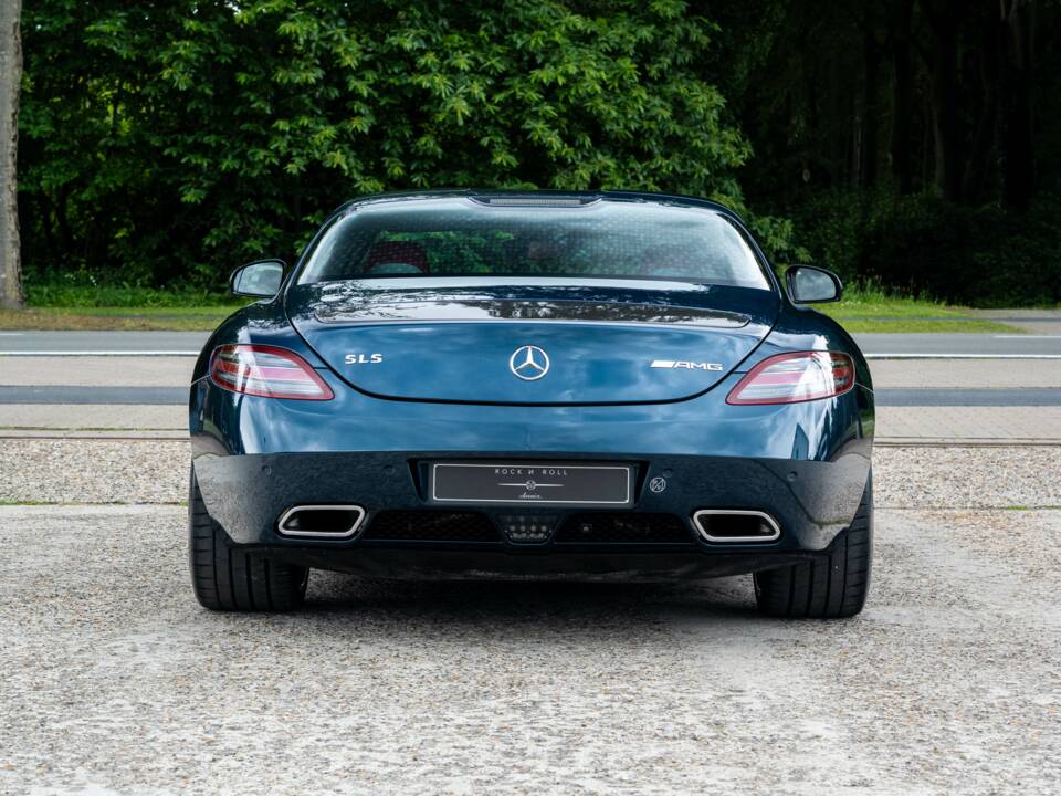 Afbeelding 11/38 van Mercedes-Benz SLS AMG (2010)