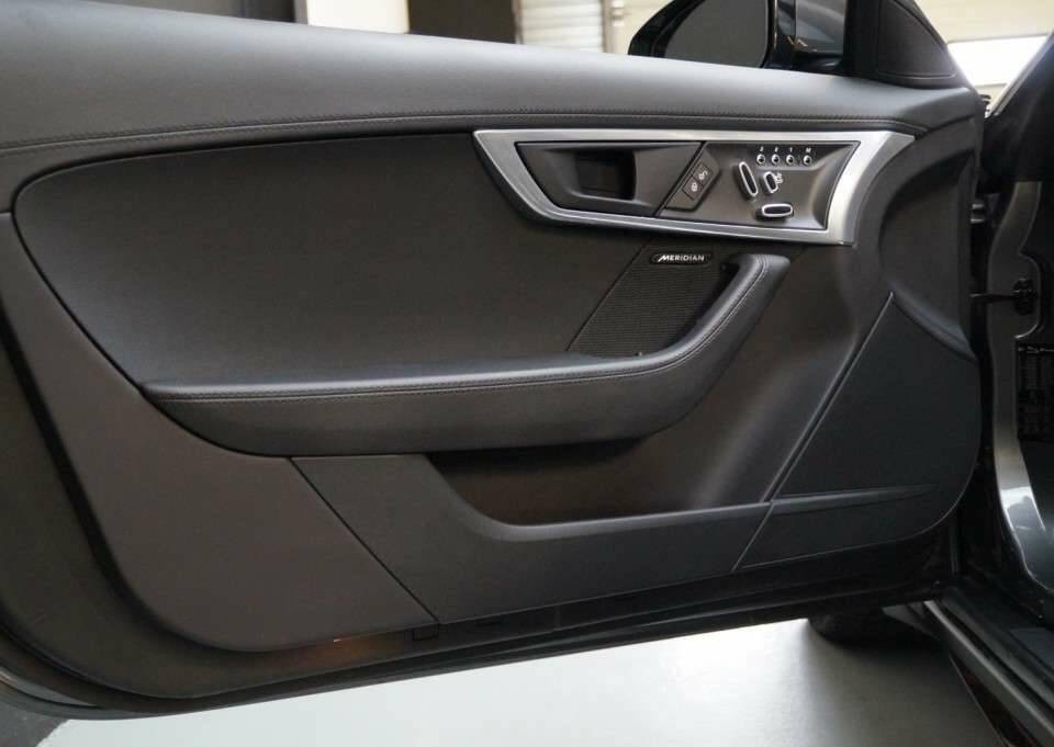 Image 9/50 of Jaguar F-Type (2019)