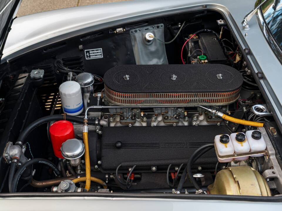 Bild 35/38 von Ferrari 275 GTS (1966)