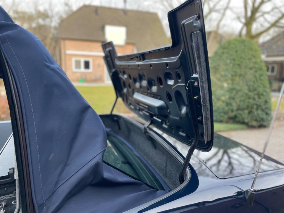 Image 17/25 of Mercedes-Benz E 200 (1996)