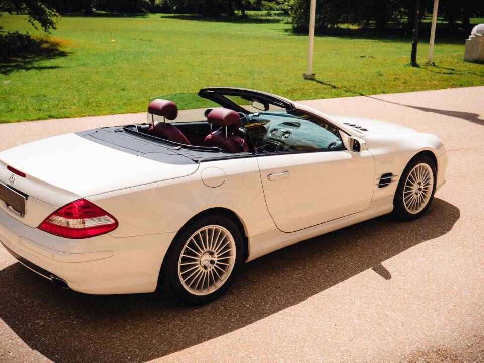 Imagen 21/25 de Mercedes-Benz SL 550 (USA) (2007)