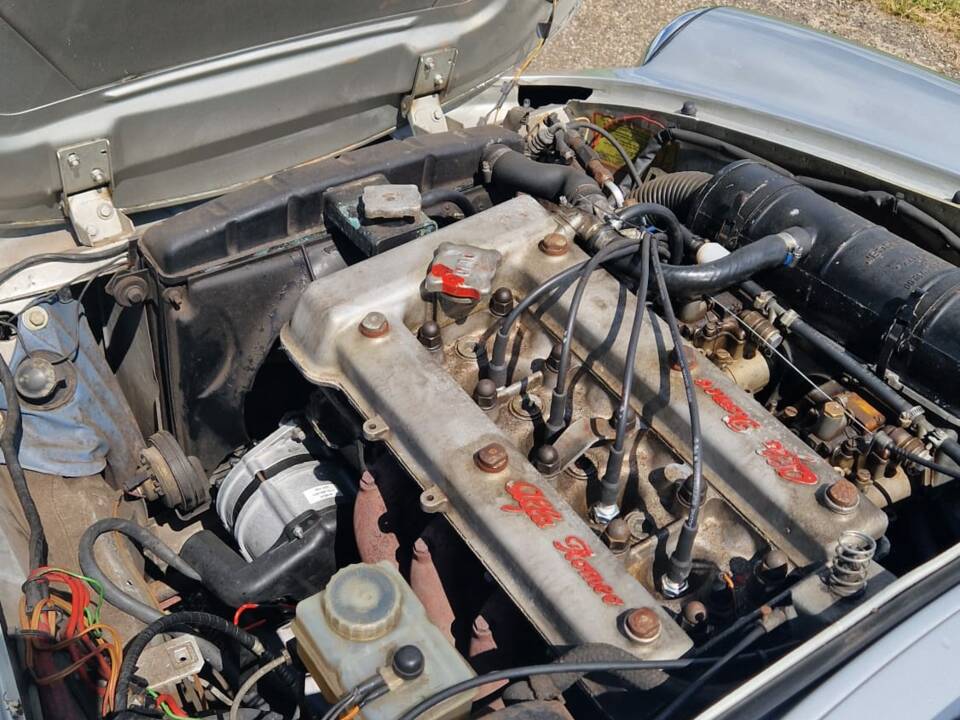 Bild 8/29 von Alfa Romeo 2.0 Spider (1986)