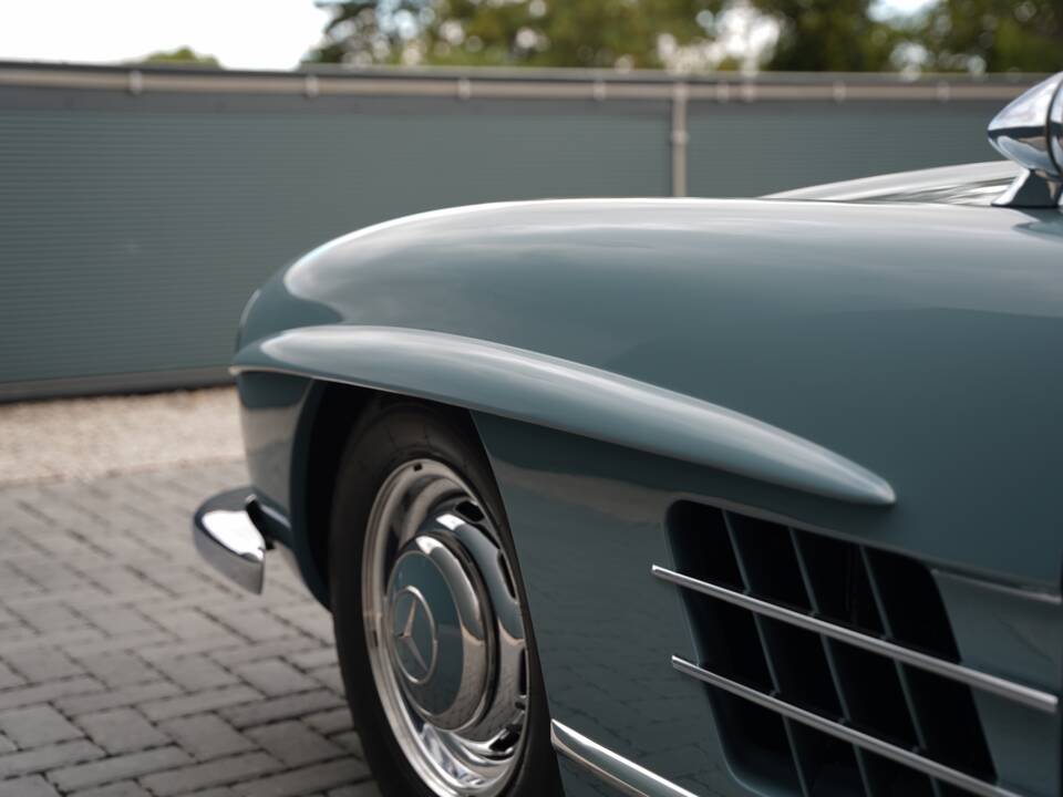 Image 41/43 of Mercedes-Benz 300 SL Roadster (1960)