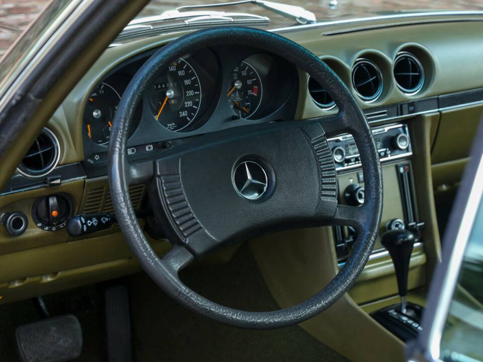 Image 46/50 de Mercedes-Benz 280 SLC (1976)