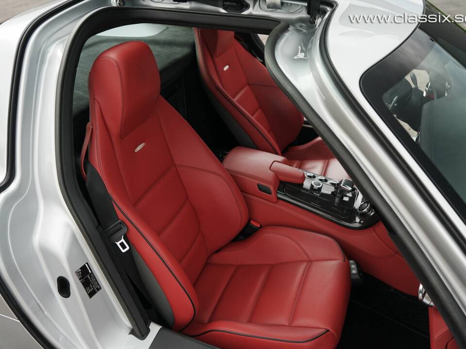 Image 20/26 de Mercedes-Benz SLS AMG (2011)