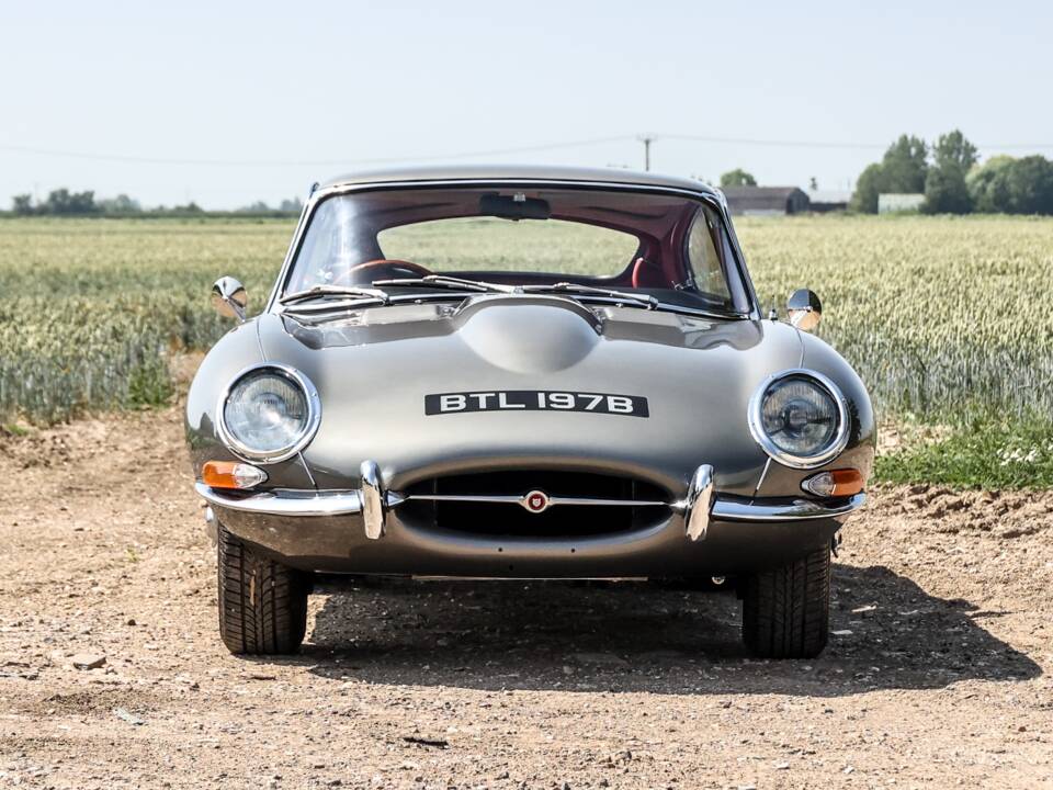 Image 6/44 de Jaguar Type E 4.2 (1964)