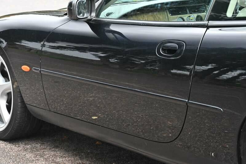 Afbeelding 50/50 van Jaguar XK8 4.0 (2002)