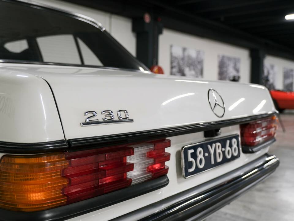 Imagen 10/27 de Mercedes-Benz 230 (1977)