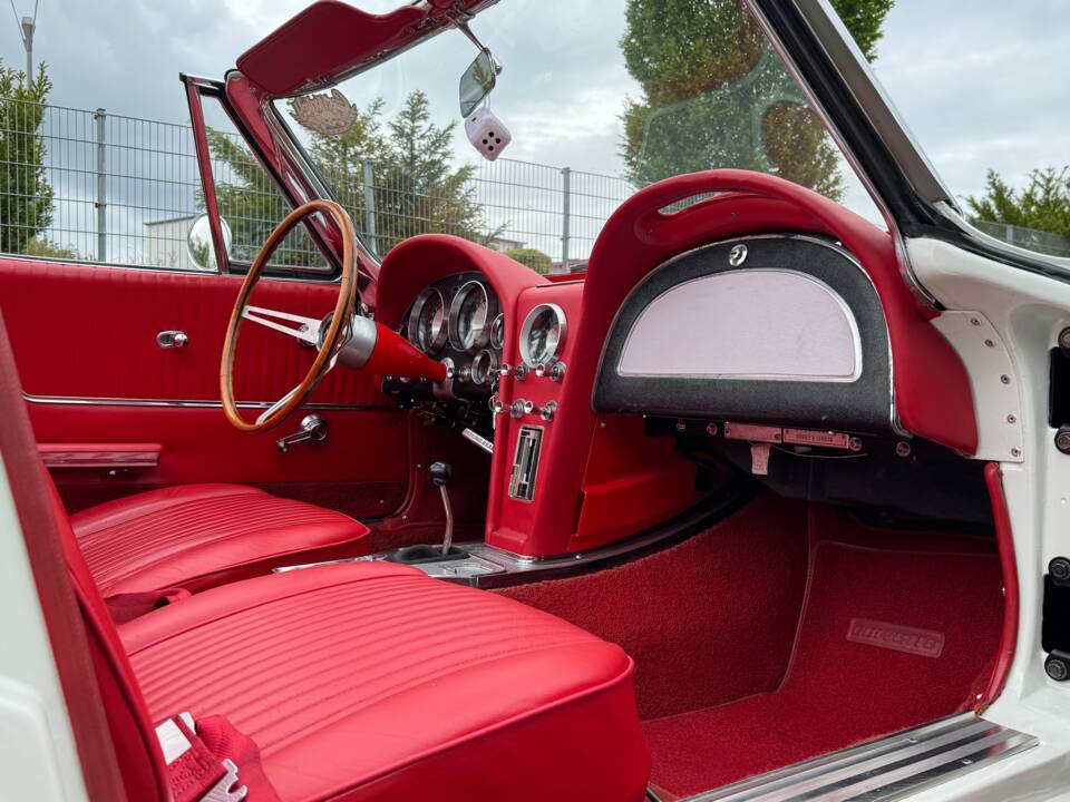Image 37/52 of Chevrolet Corvette Sting Ray Convertible (1963)
