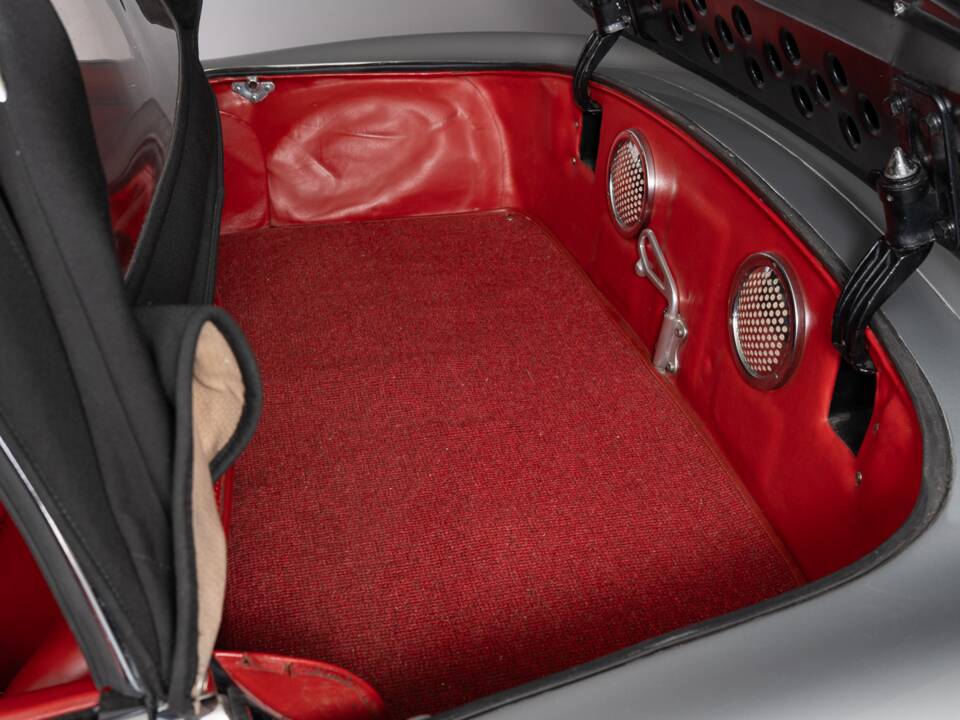 Image 43/47 of Mercedes-Benz 300 SL Roadster (1963)