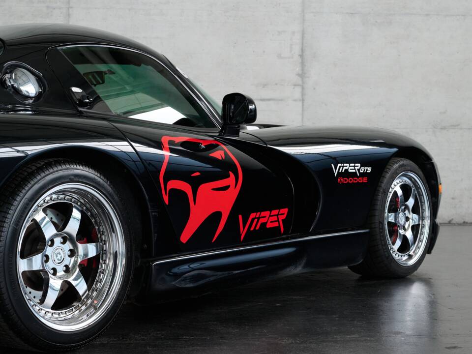 Image 37/50 of Dodge Viper GTS (2005)