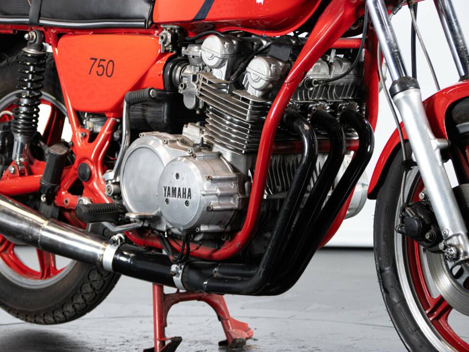 Immagine 32/50 di Yamaha DUMMY (1979)
