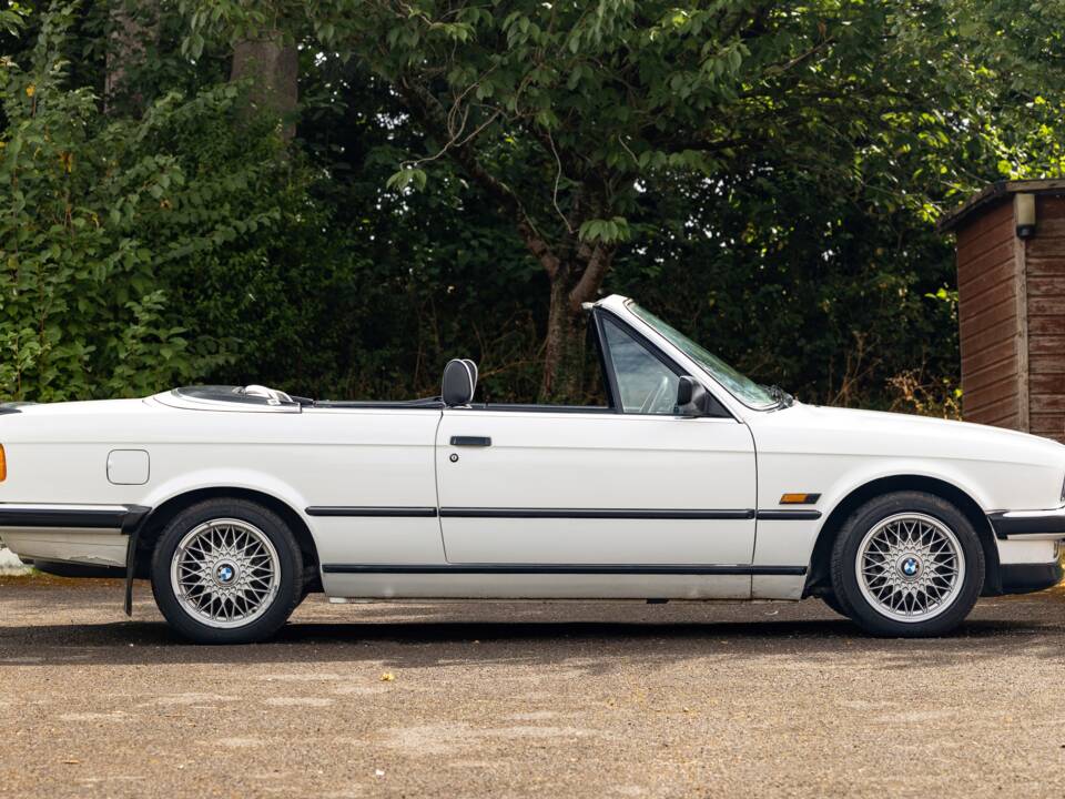Afbeelding 2/48 van BMW 325i (1990)