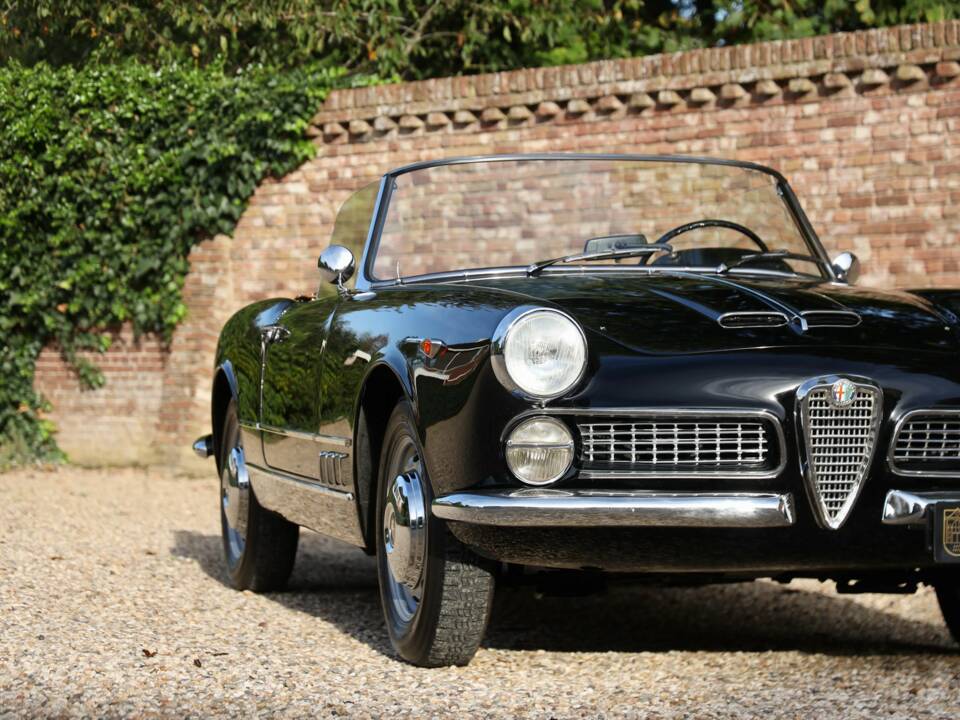 Bild 50/50 von Alfa Romeo 2000 Spider (1961)