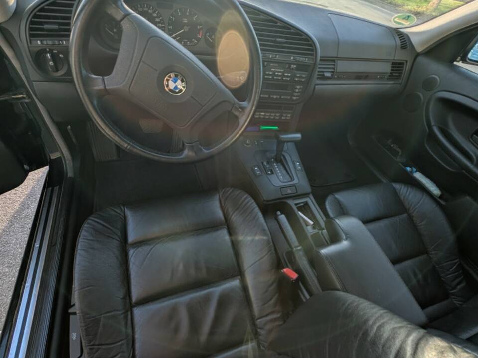 Immagine 3/72 di BMW 328i (1996)