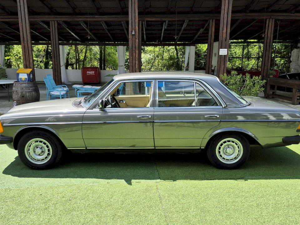Image 26/71 of Mercedes-Benz 240 D (1980)