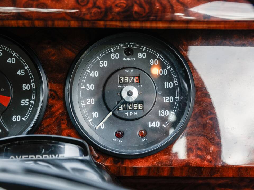 Image 30/42 of Jaguar Mk II 3.8 (1962)