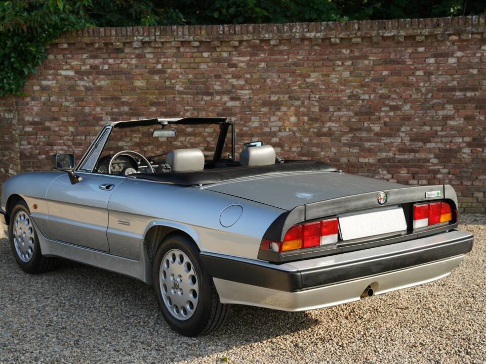 Afbeelding 2/50 van Alfa Romeo 2.0 Spider QV (1987)