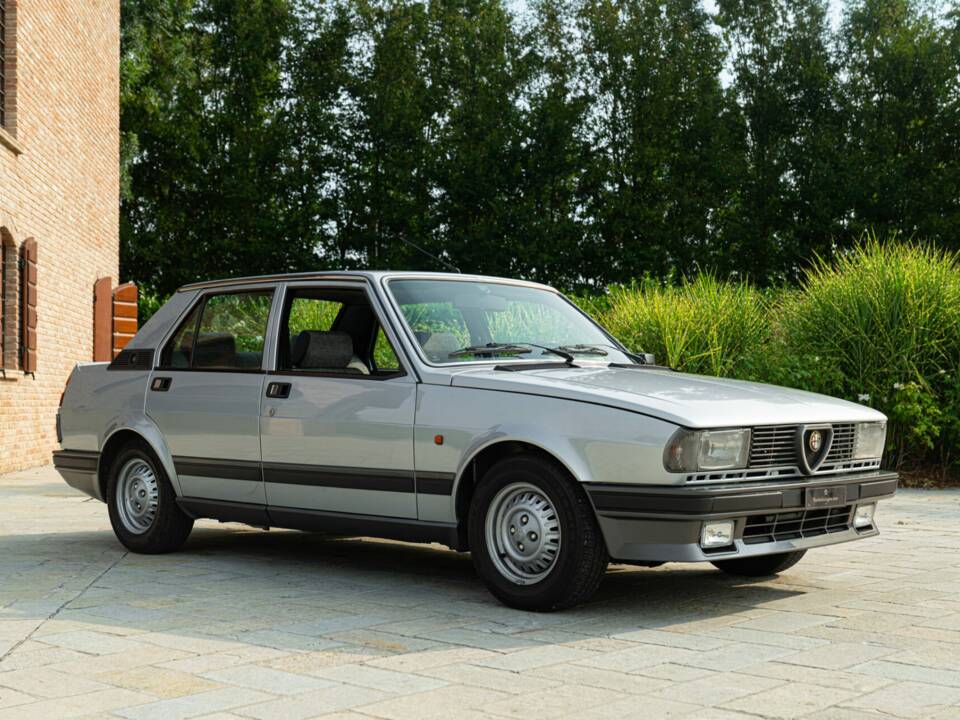 Imagen 2/50 de Alfa Romeo Giulietta 1.8 (1985)