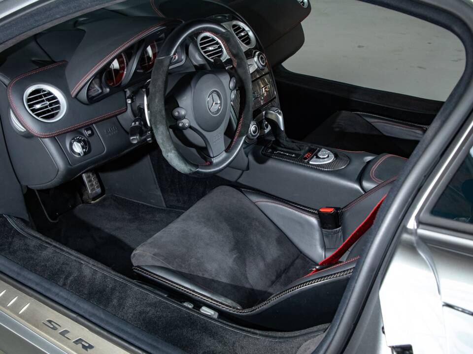 Image 14/25 of Mercedes-Benz SLR McLaren 722 (2006)