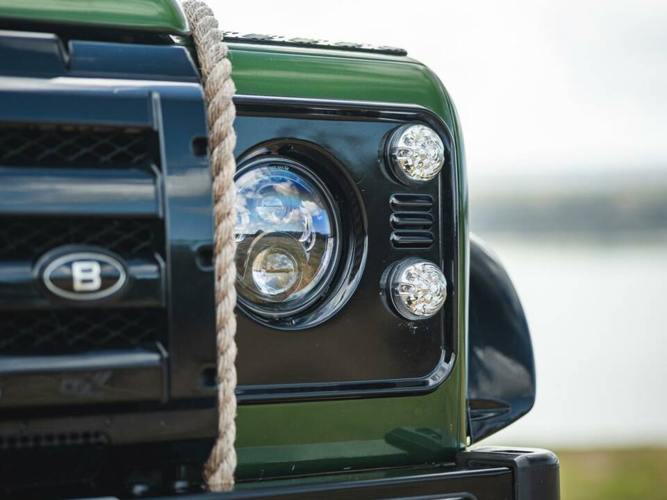 Image 23/31 de Land Rover Defender 110 (2005)