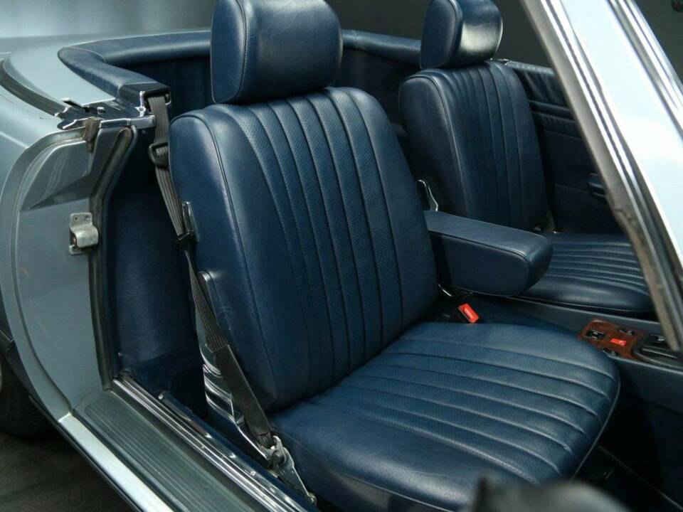 Image 20/30 of Mercedes-Benz 380 SL (1985)