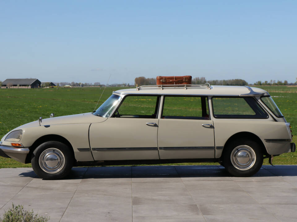 Image 2/50 de Citroën ID 21 Break (1967)