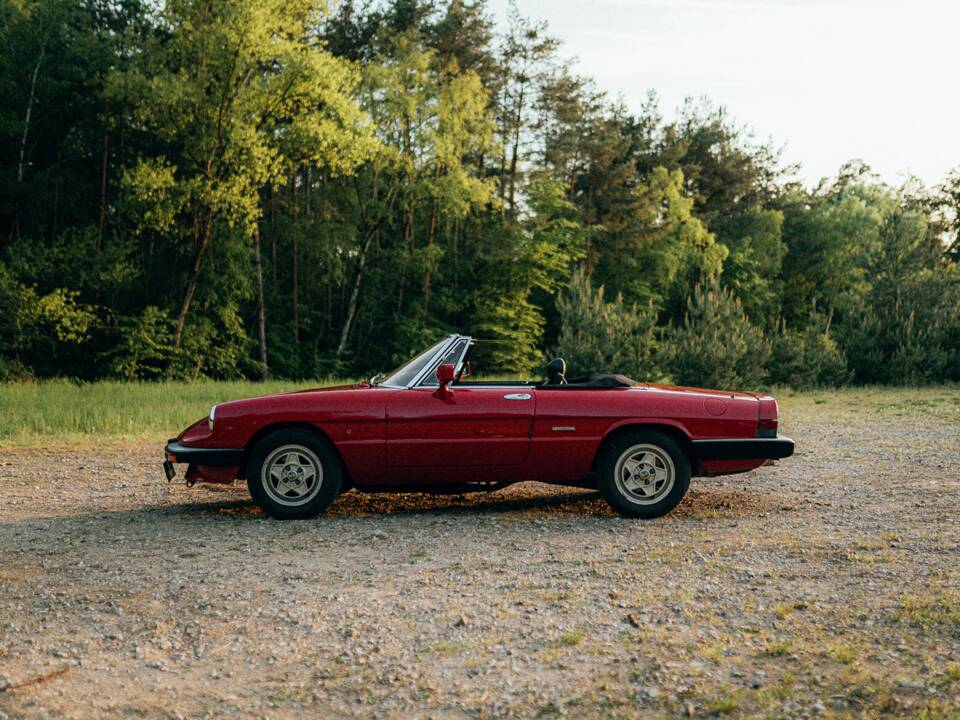 Image 3/9 of Alfa Romeo 2.0 Spider (1989)