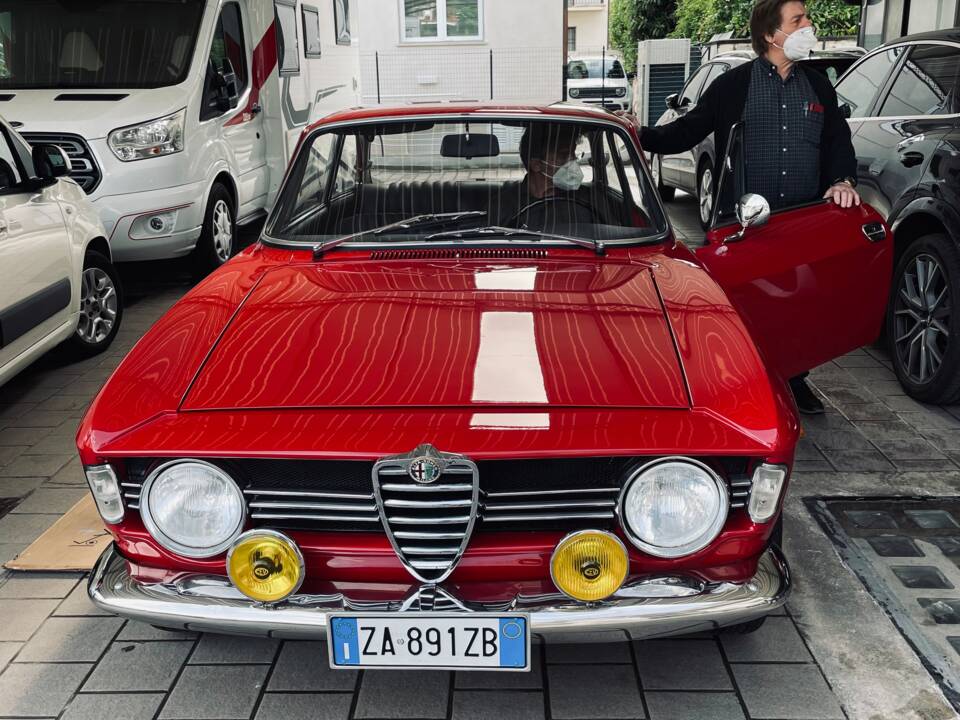 Afbeelding 15/53 van Alfa Romeo Giulia 1600 Sprint GT Veloce (1967)