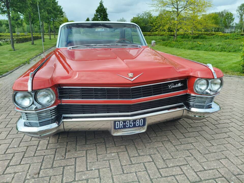 Image 8/8 of Cadillac Sedan DeVille (1965)