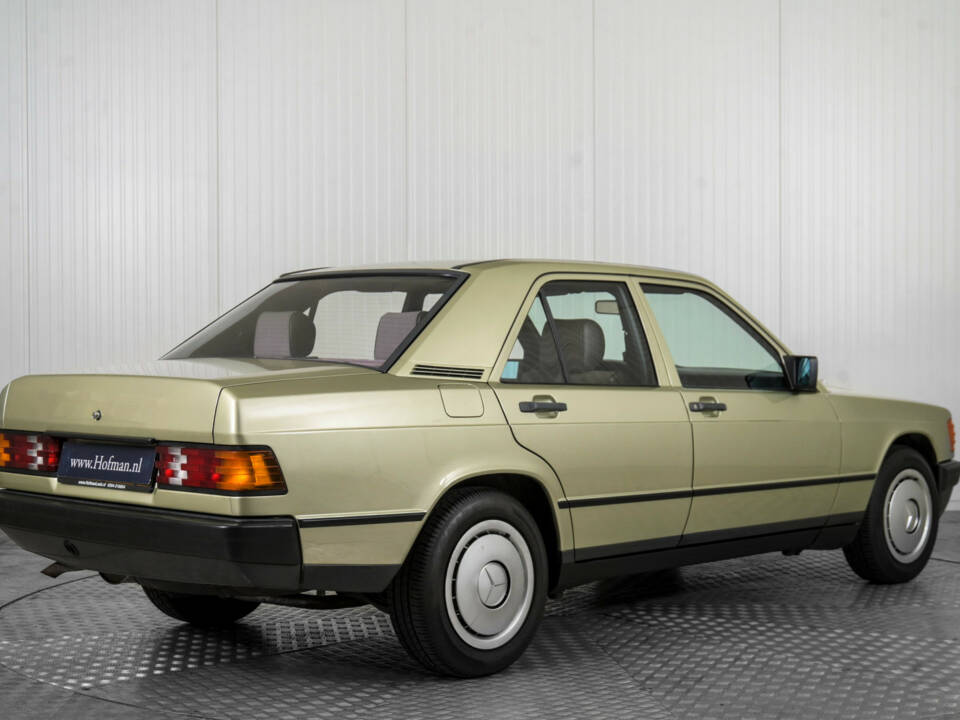 Imagen 2/50 de Mercedes-Benz 190 E (1986)