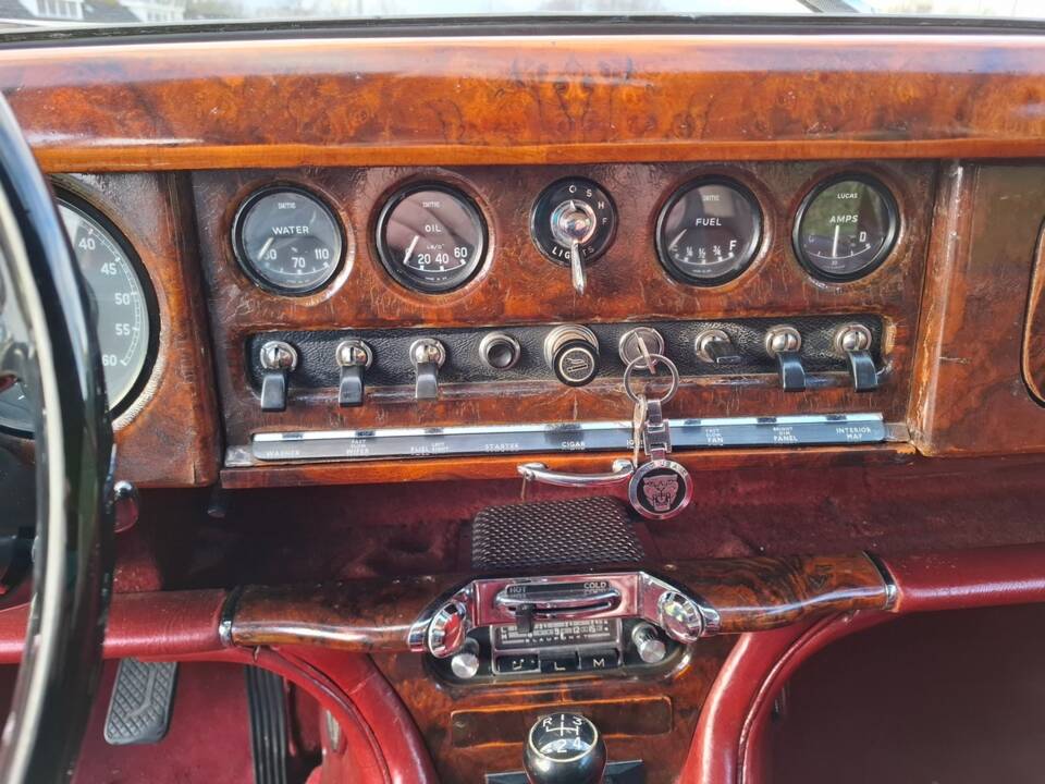 Image 27/68 de Jaguar Type S 3.4 (1964)