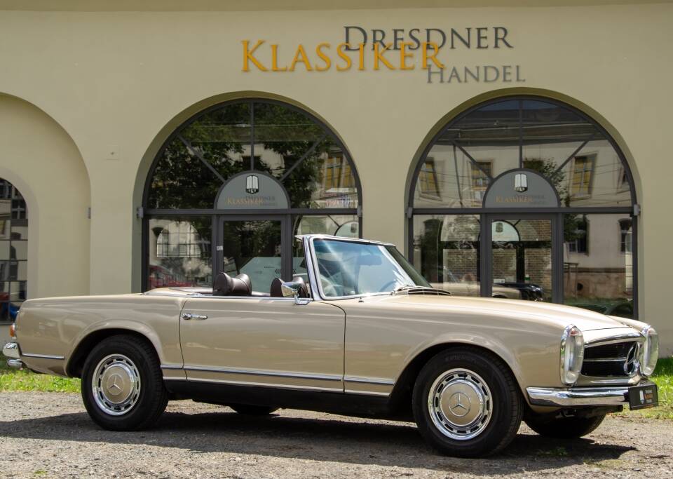 Image 10/56 de Mercedes-Benz 280 SL (1970)