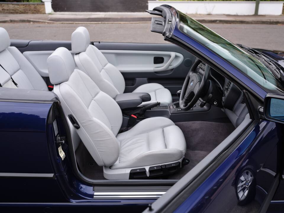 Image 34/50 de BMW 328i (1995)