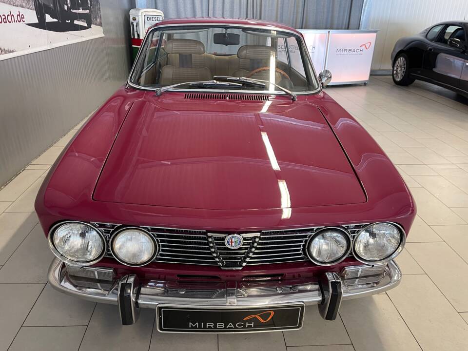 Image 5/18 de Alfa Romeo 2000 GT Veloce (1972)
